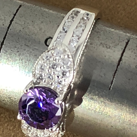 2CT Amethyst & White Topaz 925 Silver Ring Size 8 - Picture 6 of 6